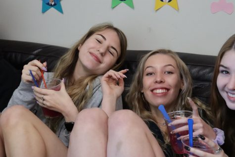 Maria Dobroskok, Emma Mann, and Liza Meyer on the couches in the Lounge.